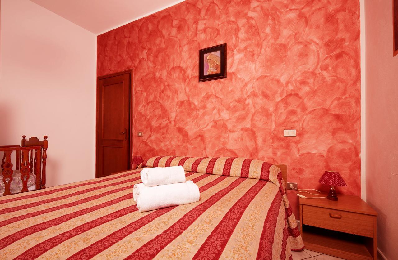 One-Bedroom Apartment,663914115:JPEG